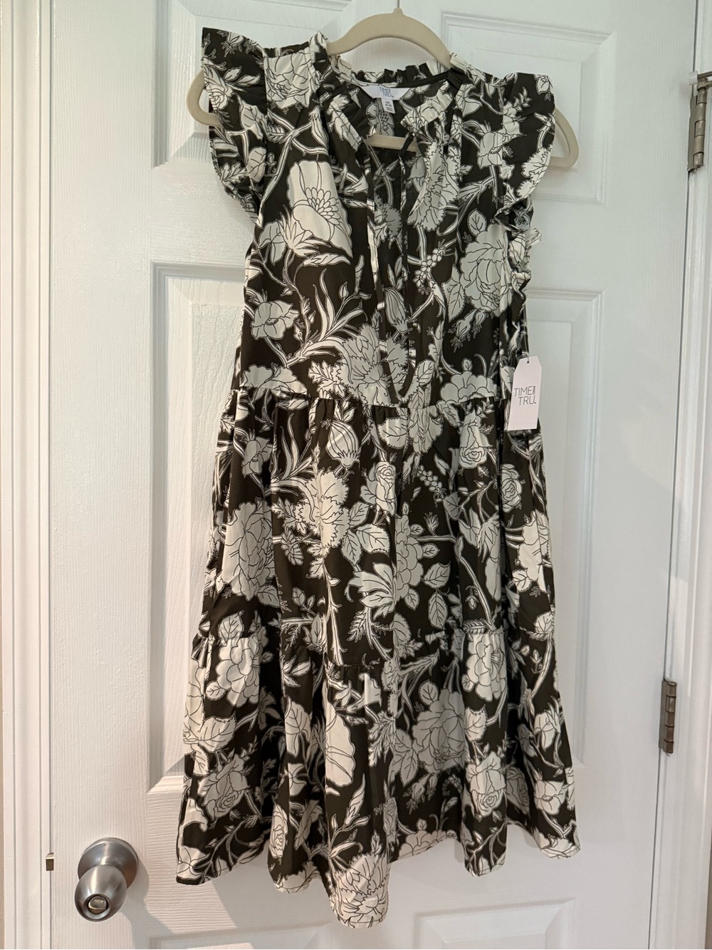 time and tru black dress and White Floral Ruffle Sleeve Girls this dress is as Size:AU16 US12 Midi dresses size_new_0 Black Lace Dresses |